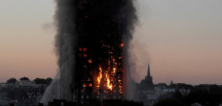 Billige brennbare Baustoffe: In wenigen Minuten kletterte das Fe...
