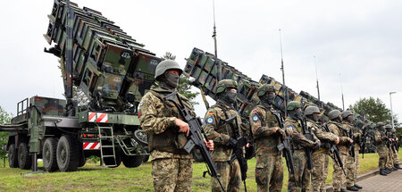 Geht es nach der AfD, soll die Bundeswehr vorrangig deutsche Waf... Geht es nach der AfD, soll die Bundeswehr vorrangig deutsche Waf...