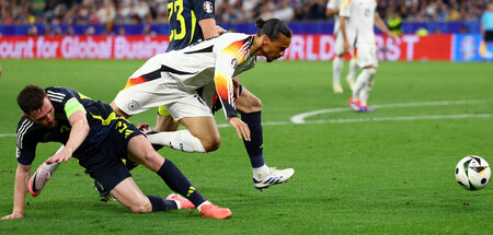 Messi wär das nicht passiert: Leroy Sané bleibt in der Abwehrrei...