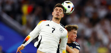 Kai Havertz (Rückennummer 7) strengt den Kopf an