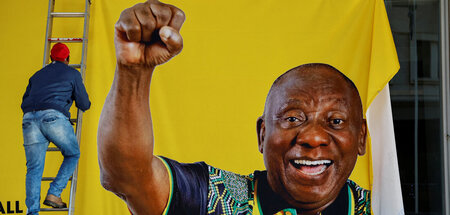 Da halfen auch übergroße Siegerposen nichts: Ramaphosa muss die ...
