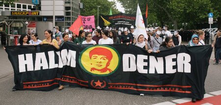 Gedenkdemonstration für den von Polizisten hinterrücks erschosse...