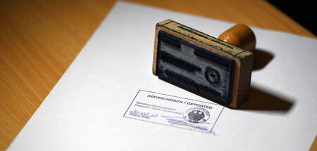 Amtlich abgestempelt: Deutsche Bürokratie exekutiert Deportation...