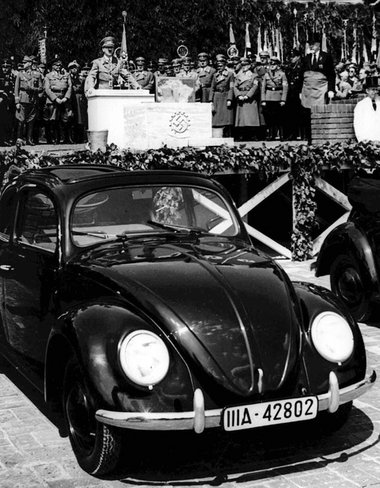 Am 26. Mai 1938 eröffnete Adolf Hitler das KdF-Werk in Wolfsburg Am 26. Mai 1938 eröffnete Adolf Hitler das KdF-Werk in Wolfsburg
