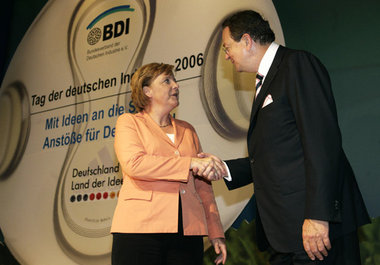 Noch sind Kanzlerin und Unternehmerfunktionäre wie BDI-Chef Jürg...