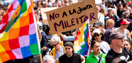 Demonstration gegen den argentinischen Präsidenten Milei an den ...