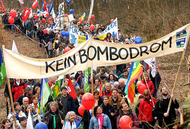 Am Ende erfolgreich: Ostermarschierer gegen den Bombenabwurfplat... Am Ende erfolgreich: Ostermarschierer gegen den Bombenabwurfplat...
