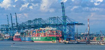 »Haupteinfallstor für den Müll«: Hafen von Klang im Bundesstaat ...