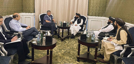 Auf dem Weg der Normalisierung: Gespräch zwischen den Taliban (r...