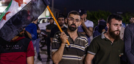 Protestdemonstration in der Region Aleppo gegen rassistische Übe... Protestdemonstration in der Region Aleppo gegen rassistische Übe...