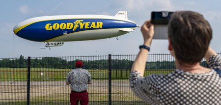Zeppeline werden heutzutage meist für Rundflüge genutzt, wie hie...
