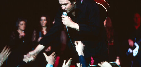 »Can you believe we made it through the eighties?« Johnny Cash w...
