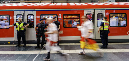 »Das ist ja ein schöner, überschaubarer Bahnhof. Direkt davor wa...