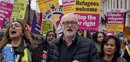 Kampf für soziale Gleichheit und Frieden: Jeremy Corbyn mit Anhä... Kampf für soziale Gleichheit und Frieden: Jeremy Corbyn mit Anhä...