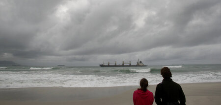 2009-09-14T120000Z_973046434_GM1E59F08X001_RTRMADP_3_SAFRICA-SHI