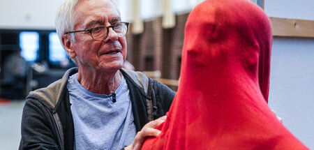 Der Meister bei der Arbeit: John Neumeier während einer Probe zu...