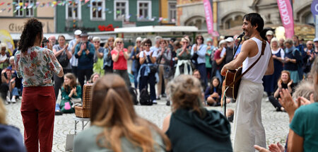 Auch die Sonne ließ sich wieder blicken: Straßenmusik beim 32. R... Auch die Sonne ließ sich wieder blicken: Straßenmusik beim 32. R...