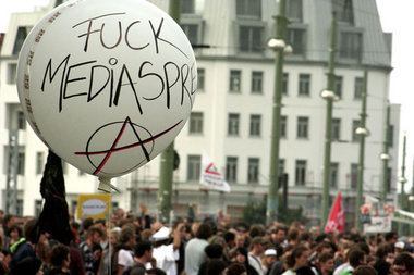 Demonstration gegen Uferbebauungspläne in Friedrichshain-Kreuzbe...