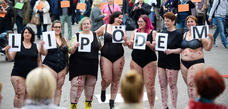 Betroffene demonstrieren, um Aufmerksamkeit für die Krankheit Li...