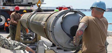 Entladung eines »Tomahawk«-Marschflugkörpers von einem US-U-Boot...