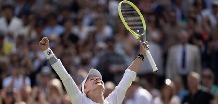 Arme hoch: Barbora Krejčíková, die neue Königin von Wimbledon (1...