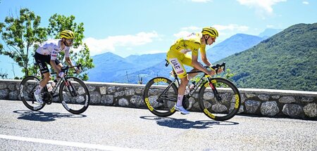 15. Etappe: Adam Yates (l.) und sein Kapitän Tadej Pogačar (14.7...
