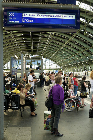 S-Bahn-Fahren bedeutet zur Zeit in Berlin lange Wartezeiten und ...