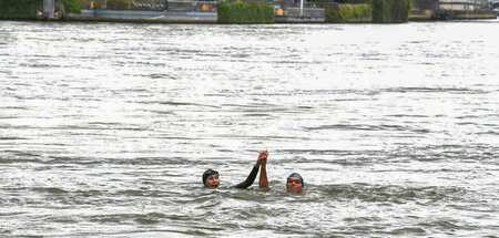 Noch gesund: Sportministerin Amélie Oudéa-Castéra (l.) und Triat...