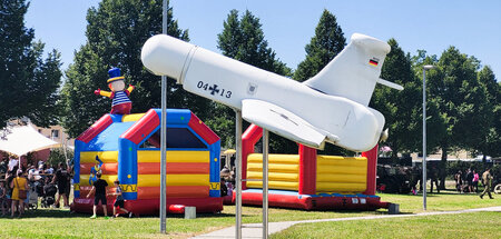 Schon die Kleinsten als zukünftiges Kanonenfutter im Blick: »Tag...