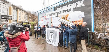 Hände weg vom öffentlichen Raum: »Berlin werbefrei« in Aktion (B... Hände weg vom öffentlichen Raum: »Berlin werbefrei« in Aktion (B...