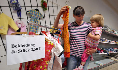 Juni 2008 im Sozialkaufhaus Wolfen-Nord Juni 2008 im Sozialkaufhaus Wolfen-Nord