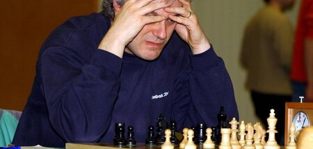 Konzentriert bei der Sache: John Nunn Konzentriert bei der Sache: John Nunn