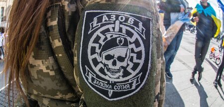 Nazisymbolik – wie hier die »Schwarze Sonne« – erfreut sich bei ...