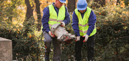 Eins nach dem anderen fällt: Demontiertes Denkmal in Głubczyce (...