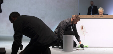 Reste vom Essen, das bei der VW-Hauptversammlung 2023 auf Oliver...