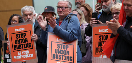 Demonstration vor der Amazon-Zentrale in London zu Beginn der Ab...
