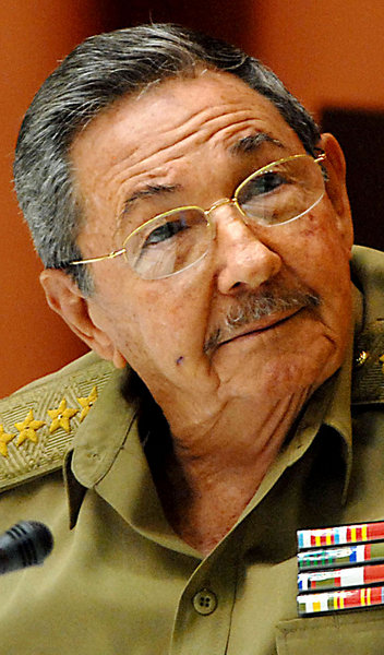 Castro: Überfluß für einige »auf Kosten der Leiden unserer Völke... Castro: Überfluß für einige »auf Kosten der Leiden unserer Völke...