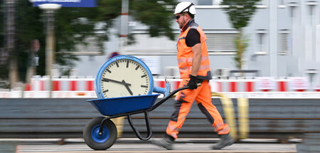Pars pro toto: Sanierungsfall Bahnhofsuhr