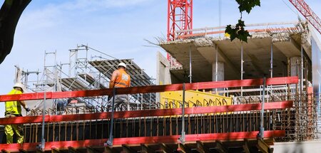 Zuwenig, zu langsam: Wohnungsbau in Deutschland (9.7.2024)