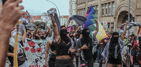 Kämpferische antikoloniale »Internationalistische Queer Pride« s...