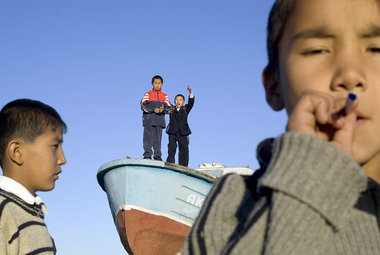 »Piraten in Schuluniformen«: Kinder am Hafen von Aralsk