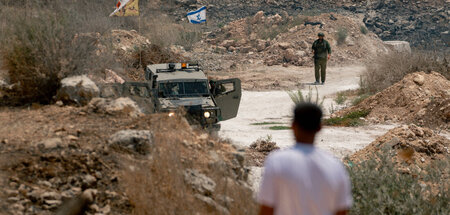 Besatzungsalltag: Israelische Soldaten gehen gegen Palästinenser...