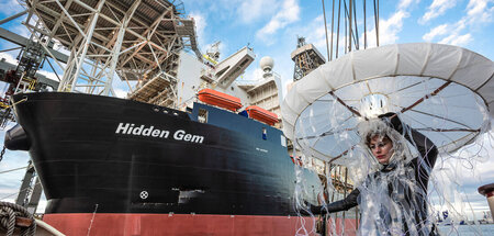 Am Bohrschiff »Hidden Gem« (Verborgenes Juwel) wurde bereits geg... Am Bohrschiff »Hidden Gem« (Verborgenes Juwel) wurde bereits geg...