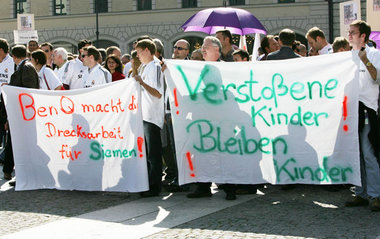 Die Proteste der BenQ-Mitarbeiter gegen die Schließung des Werke... Die Proteste der BenQ-Mitarbeiter gegen die Schließung des Werke...