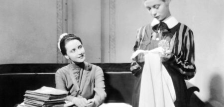 Für Goebbels war sie gestorben: Die Linke Hertha Thiele (l.) flo...