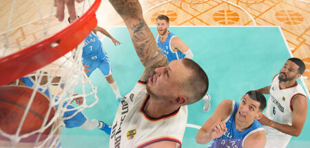 Daniel Theis beim Alley-oop-Dunk