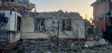 Ein zersörtes Haus in Suscha in der Region Kursk nach dem ukrain...