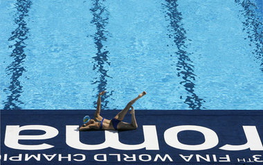 Unidentifizierte Synchronschwimmerin beim Training im Foro Itali... Unidentifizierte Synchronschwimmerin beim Training im Foro Itali...