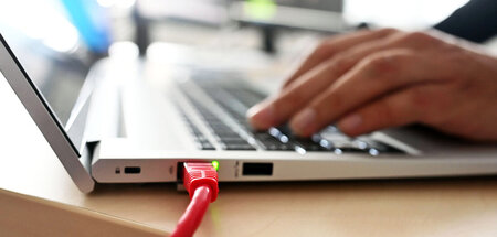 Laptop auf, Kabel rein: Ohne Schutzvorkehrungen wird es für Jour...