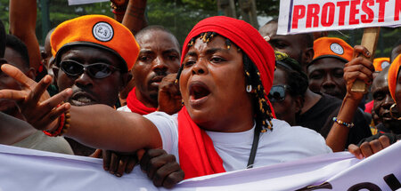 Kontinent in Bewegung: Teilnehmer einer Protestkundgebung gegen ...